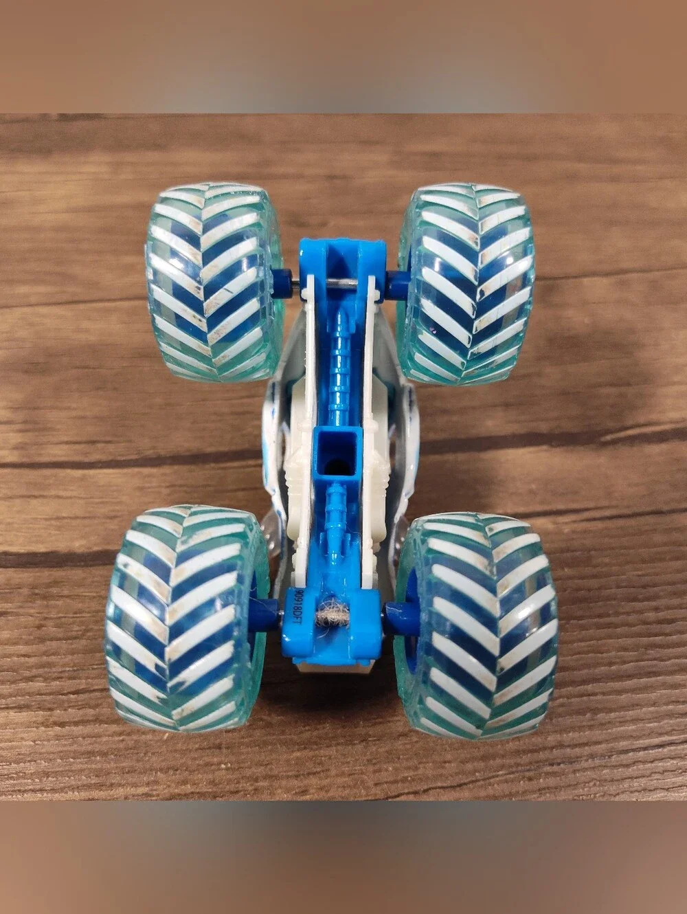 Spin Master Monster Jam Fire & Ice Blue Thunder & Monster Mutt Truck Lot Of 2